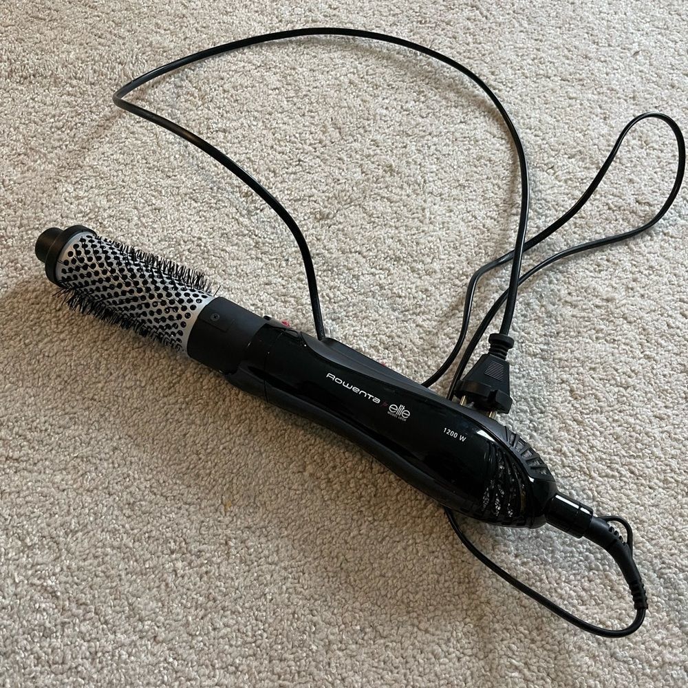 Rowenta 1200 Watts Hot Hair Brush/Styler (Model: CF-8212M0)